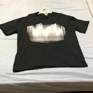 Men's black short-sleeved T-shirt